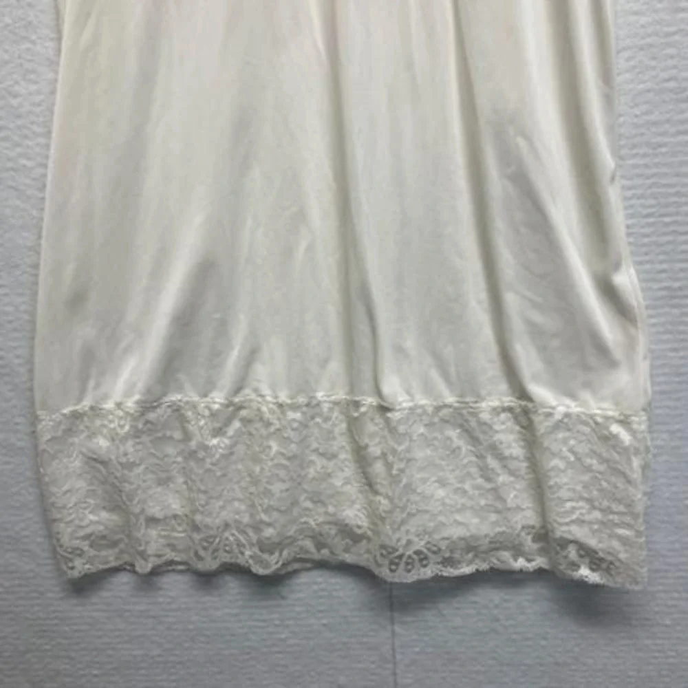 Vintage Slip Pembrooke Lace Measurements in photos EUC